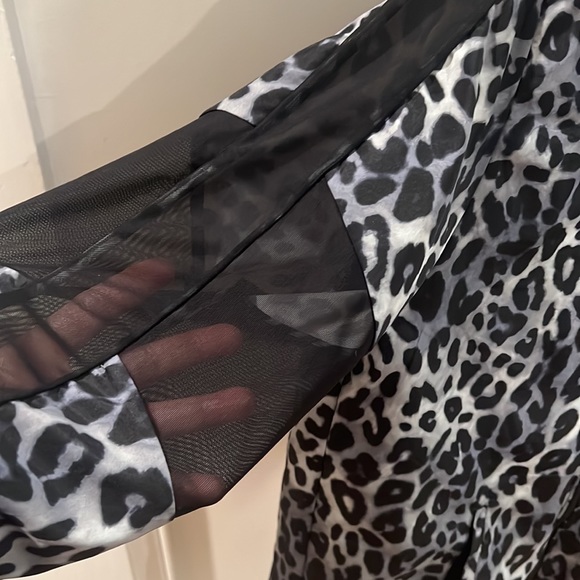 PINK VICTORIA SECRET Black, Gray and White Leopard Print Jacket.  Size XS/SMALL - Picture 9 of 13